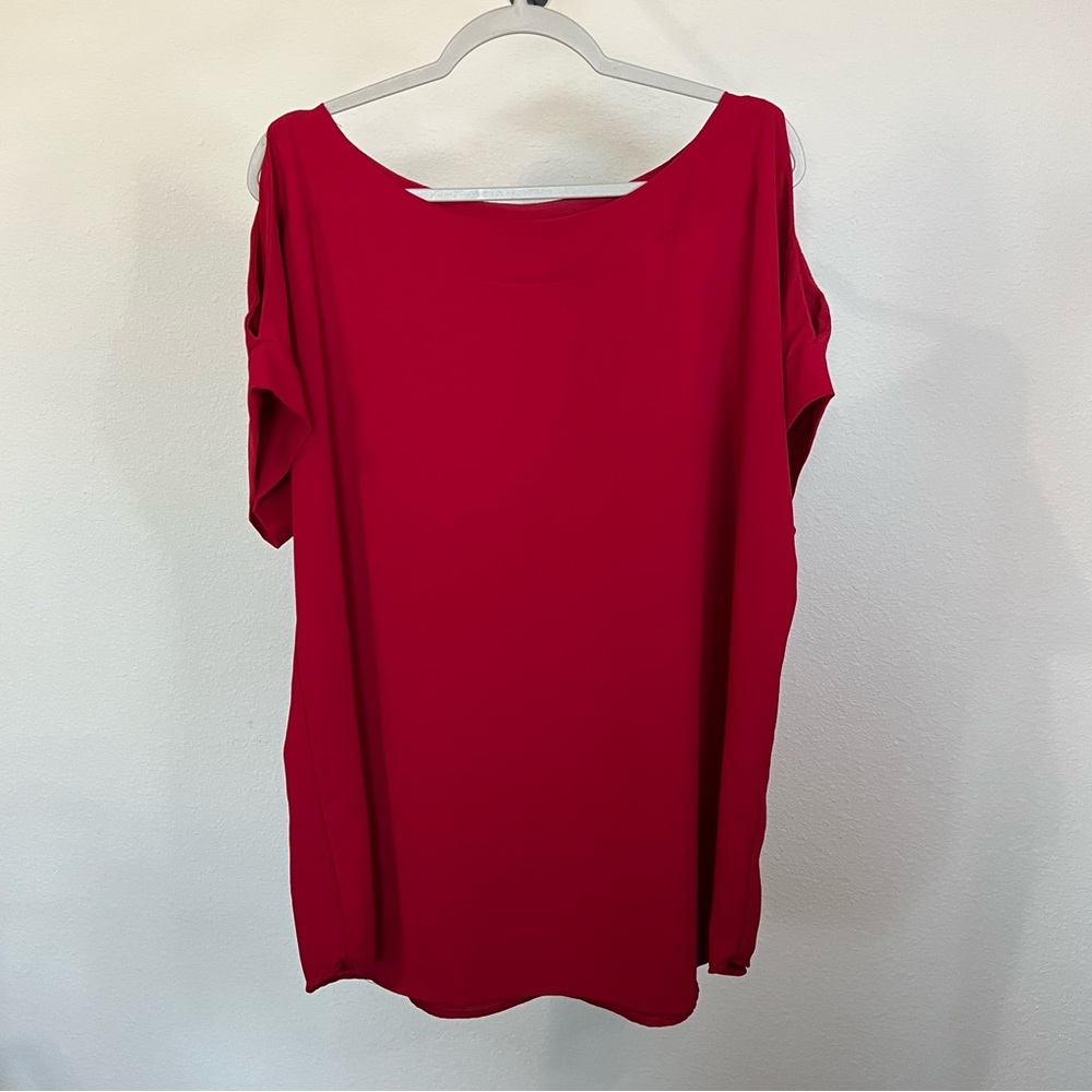 Kiki LaRue red cold shoulder 1x dressy blouse tunic (159)